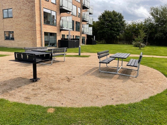 Ny grillplads byder ind til hyggeligt samvær
